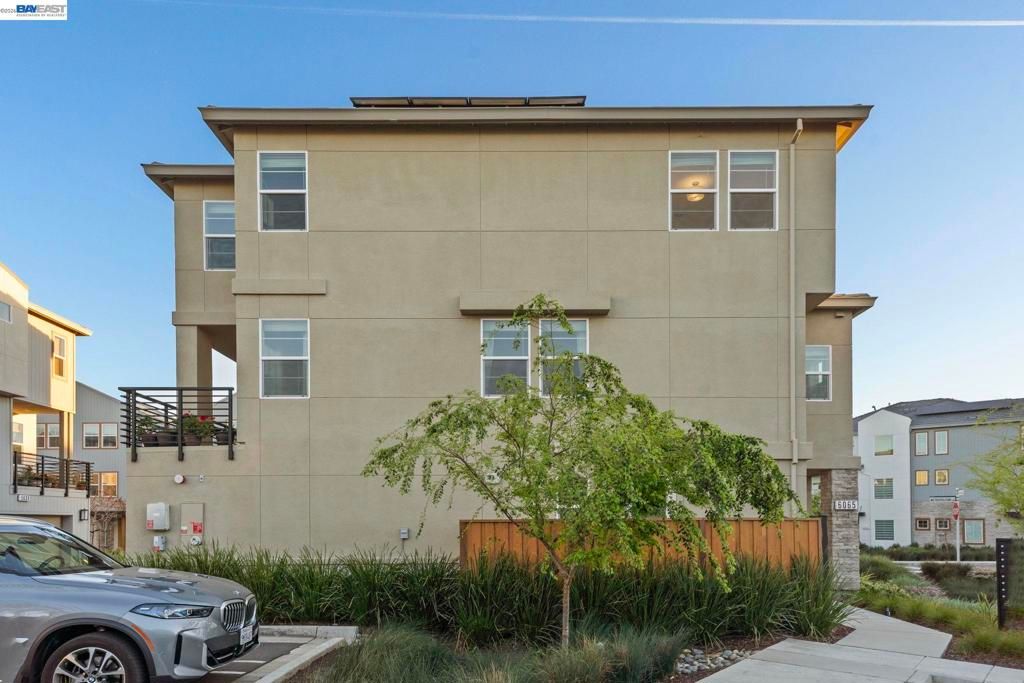 Photo of 6065 Bullion Ln Ln, Dublin, CA 94568 (MLS # 41127306)