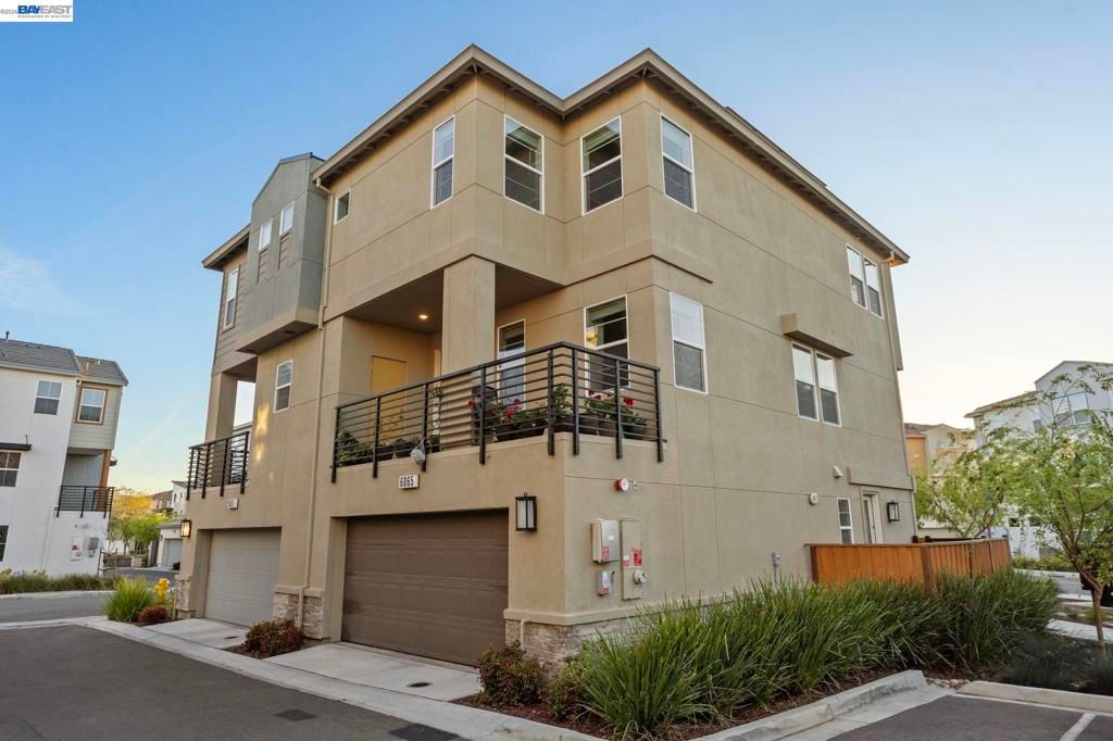 Photo of 6065 Bullion Ln Ln, Dublin, CA 94568 (MLS # 41127306)