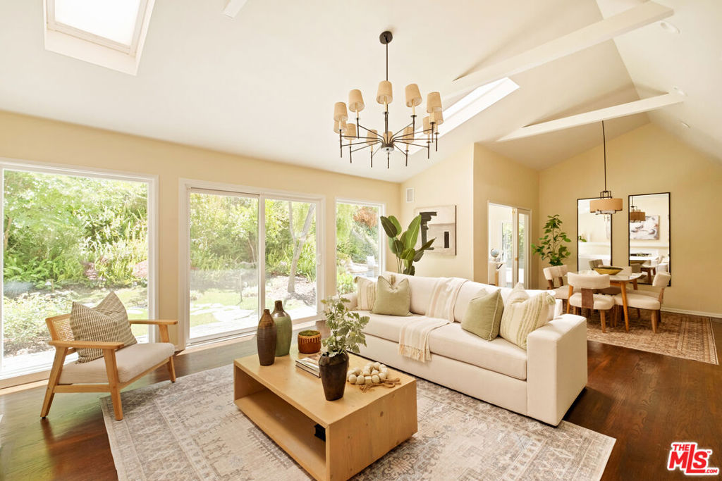 Properties 4 3588 Mandeville Canyon Road