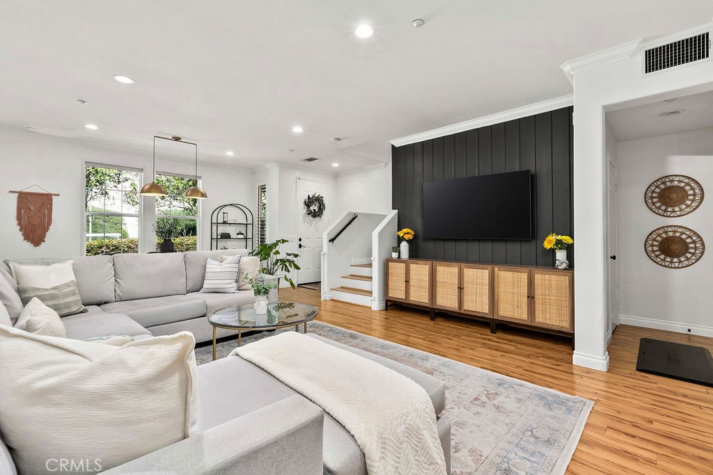 5 Duxbury Street