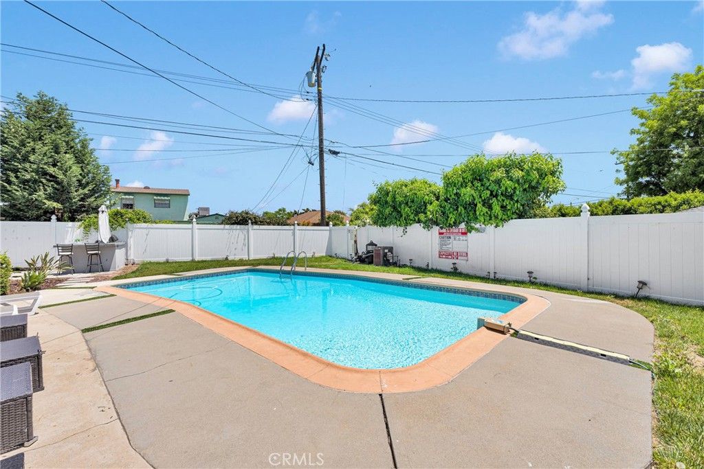 listing image 130727821501127121032