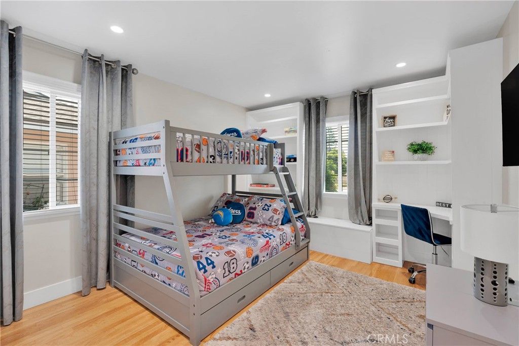 listing image 130720529435091019779