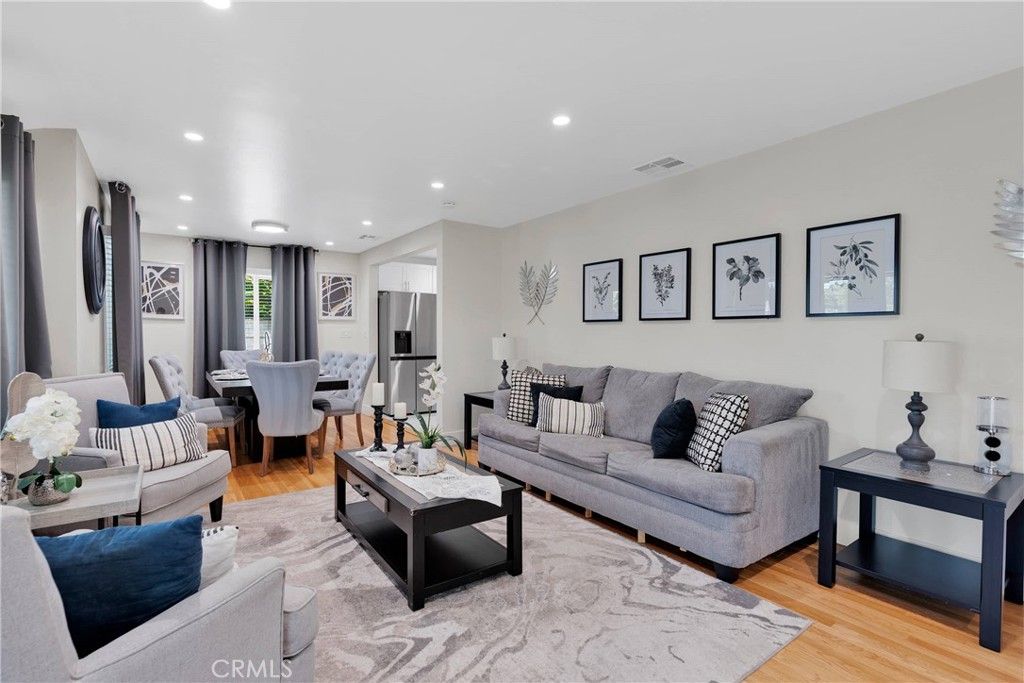 listing image 130729401569925697556