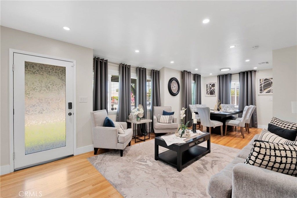 listing image 130720668418906605596