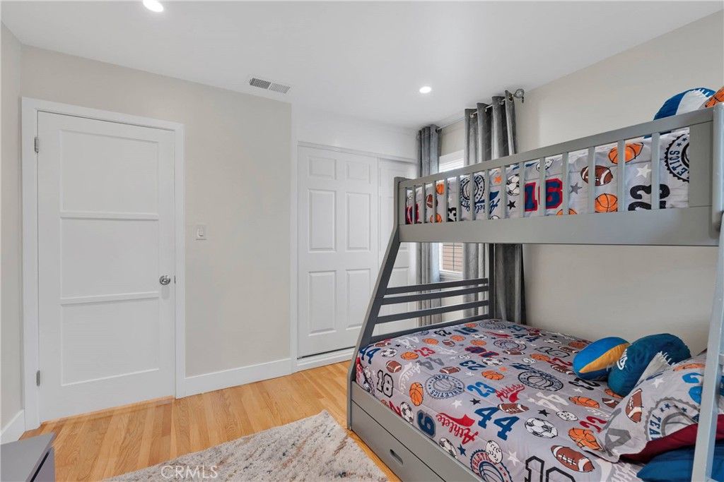 listing image 130724332575030467557