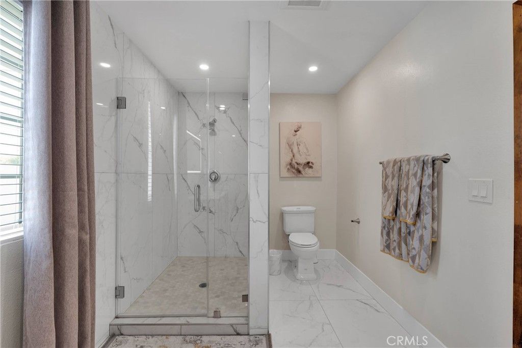 listing image 130722789244635217951
