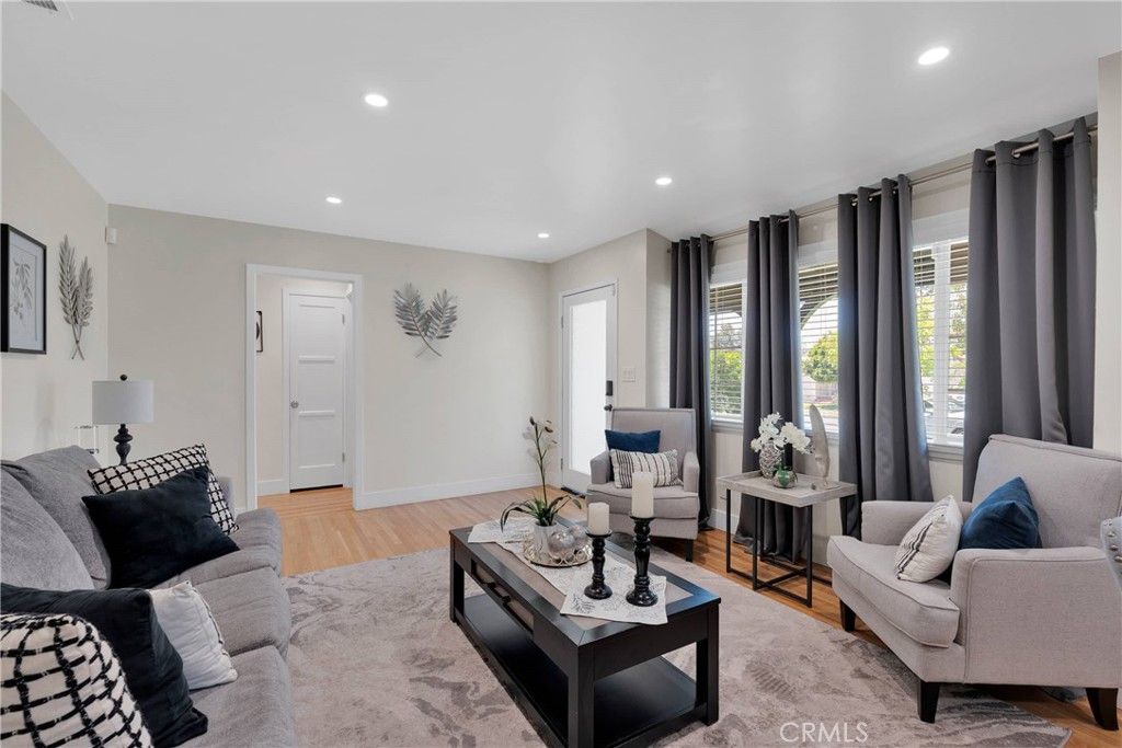 listing image 130723602923829075250