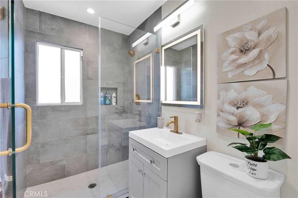 listing image 130725229072026588320