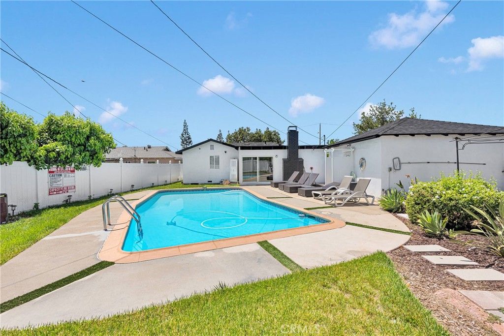 listing image 130722267387352787141