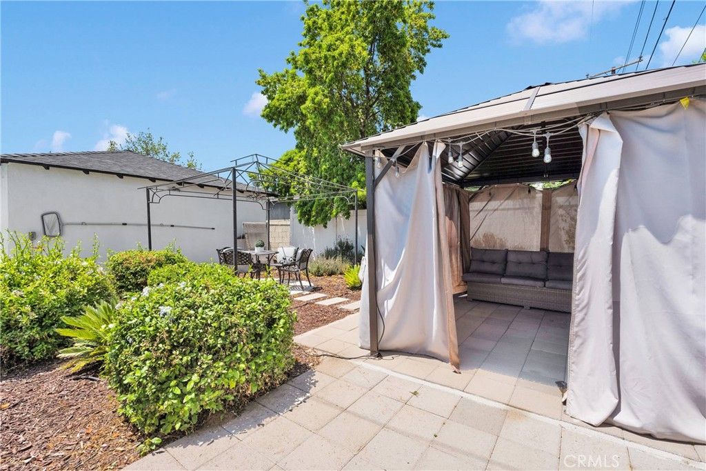 listing image 130722714619092979750