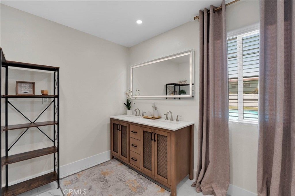 listing image 130724582088508390525