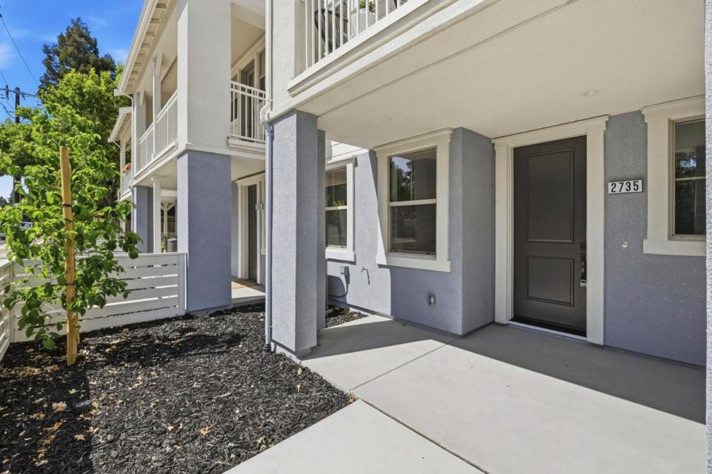 2735 Oak Road