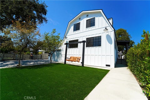 Photo of 2615 Manhattan Ave, Montrose, CA 91020 (MLS # GD26140301)