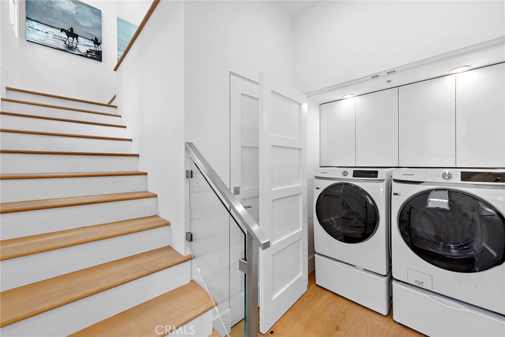 604 1/2 Acacia Avenue