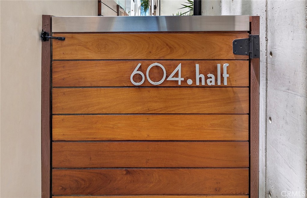 604 1/2 Acacia Avenue