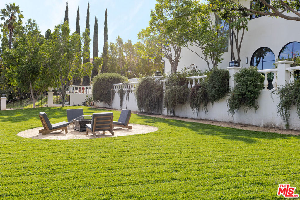 5192 Parkway Calabasas