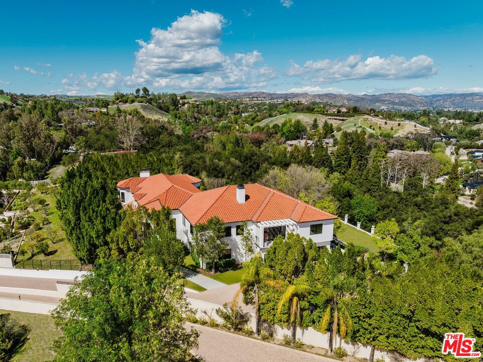 5192 Parkway Calabasas
