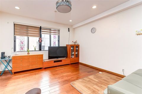Photo of 533 S St Andrews Place #104, Los Angeles, CA 90020 (MLS # RS26018545)