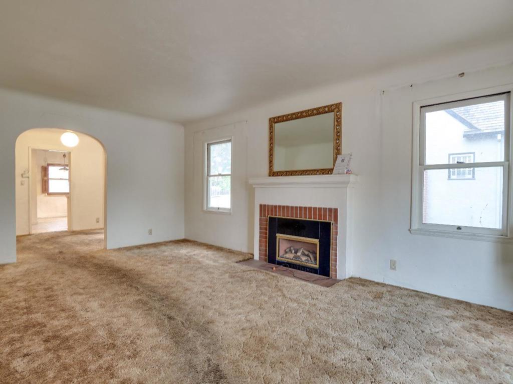 1409 Hamilton Way