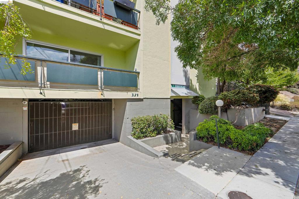 321 Warwick Ave 303