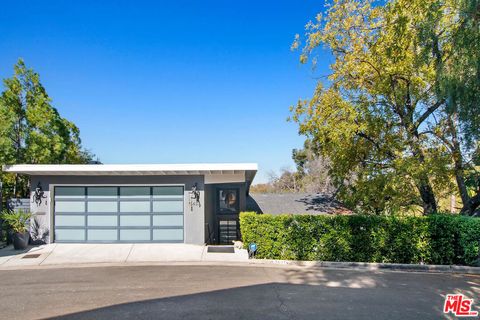 Photo of 3631 Buena Park Drive, Studio City, CA 91604 (MLS # 25617947)