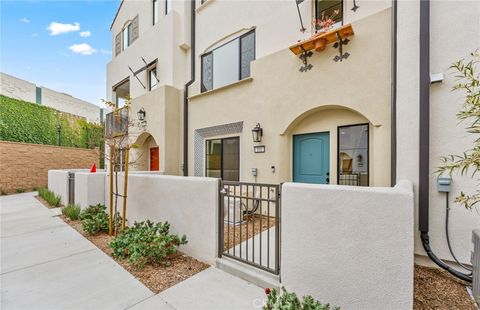 Photo of 101 Kimberwick Court, Burbank, CA 91506 (MLS # IV26032481)