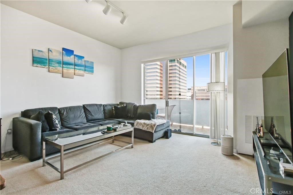 388 E Ocean Boulevard