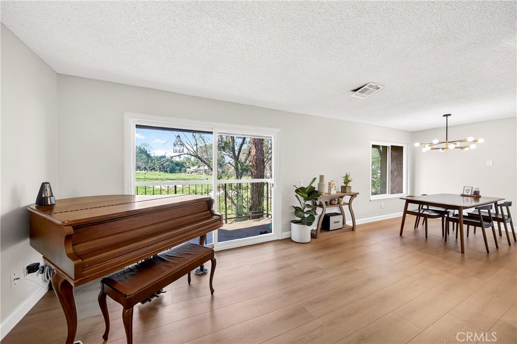 1525 Walnut Leaf 211