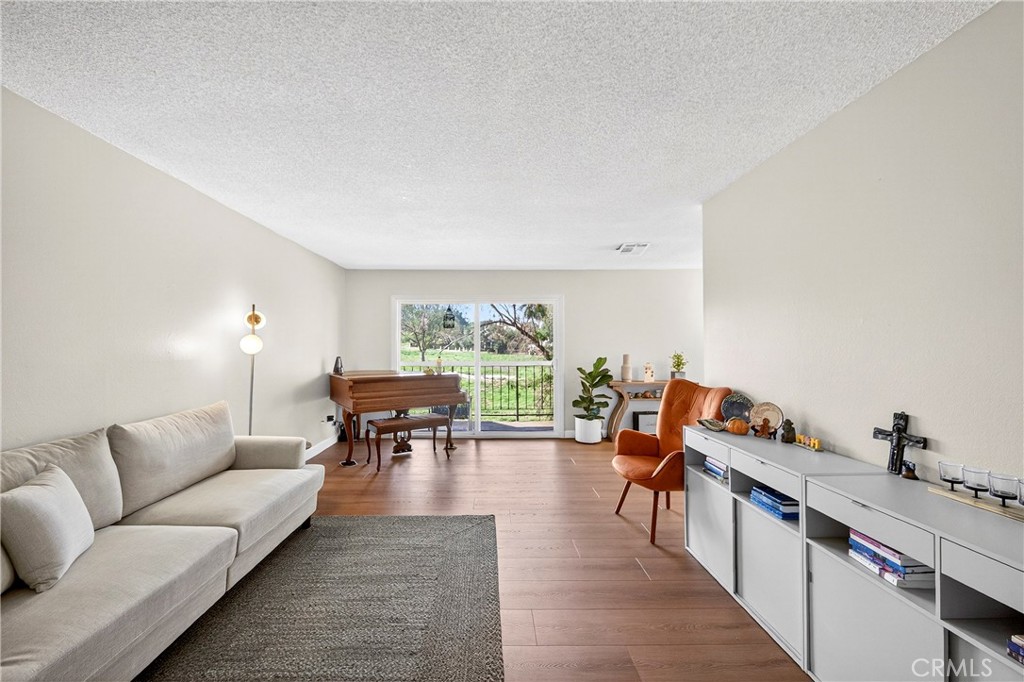 1525 Walnut Leaf 211