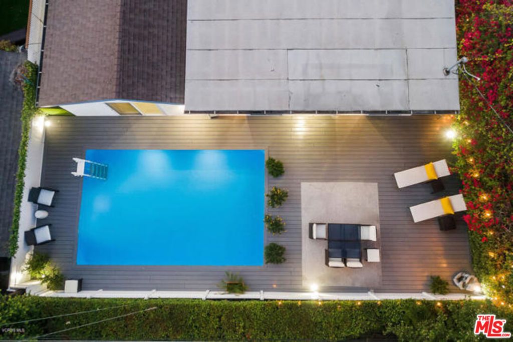 Photo of 11314 Gladwin Street, Los Angeles, CA 90049 (MLS # 25622863)