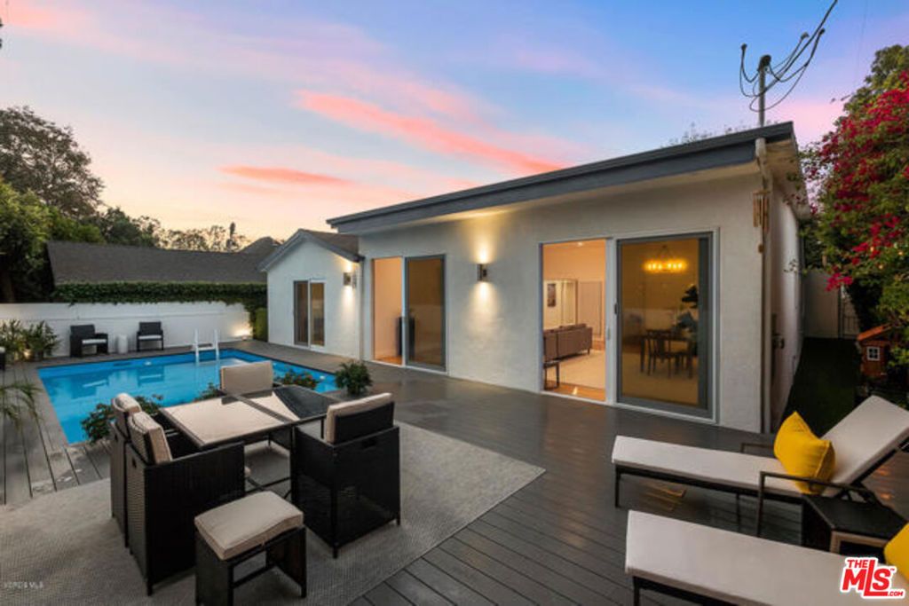 Photo of 11314 Gladwin Street, Los Angeles, CA 90049 (MLS # 25622863)