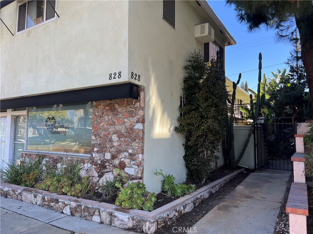 824 Redondo Ave