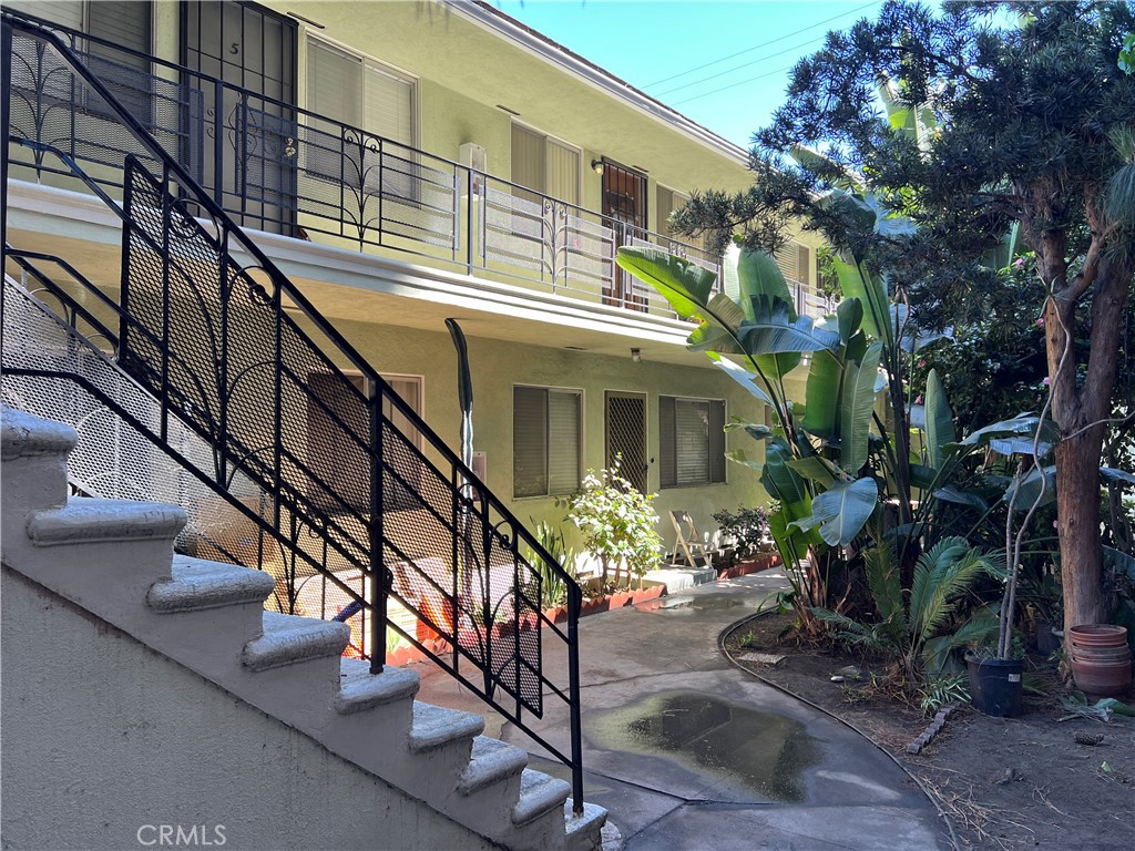 824 Redondo Ave