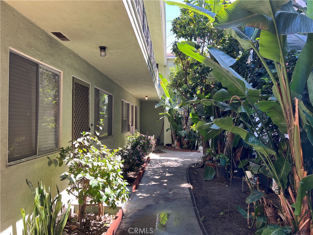 824 Redondo Ave