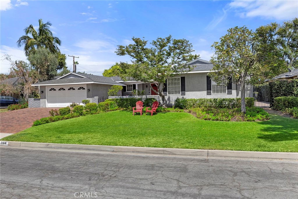 1104 Cerritos