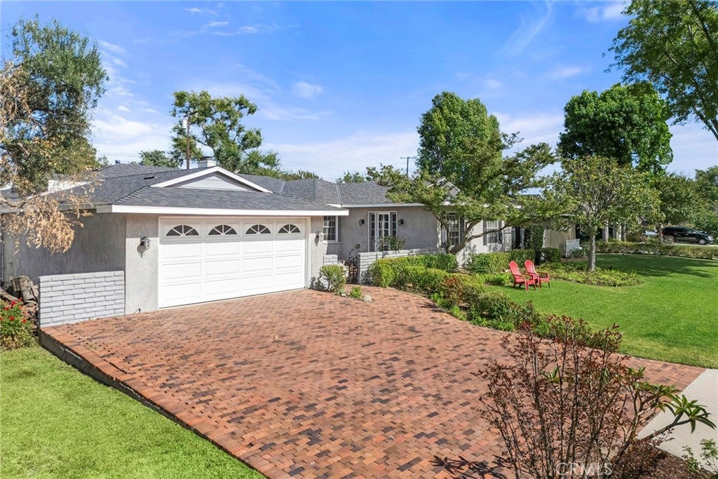 1104 Cerritos