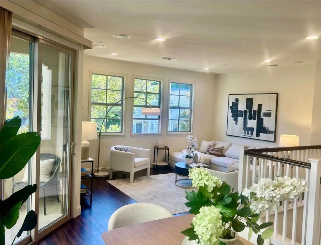 118 Minaret Avenue