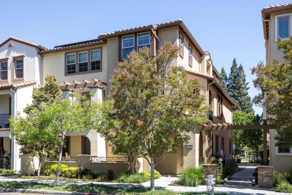 118 Minaret Avenue