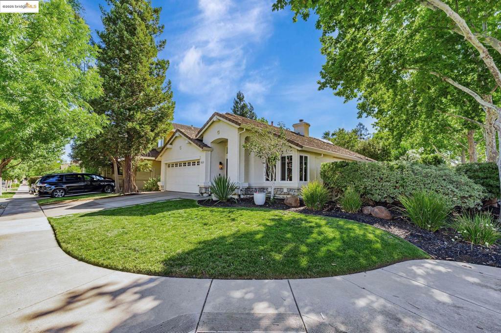 483 Apple Hill Dr
