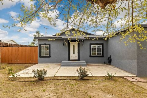 Photo of 2935 Shelly LN, Bakersfield, CA 93306 (MLS # CV26113191)