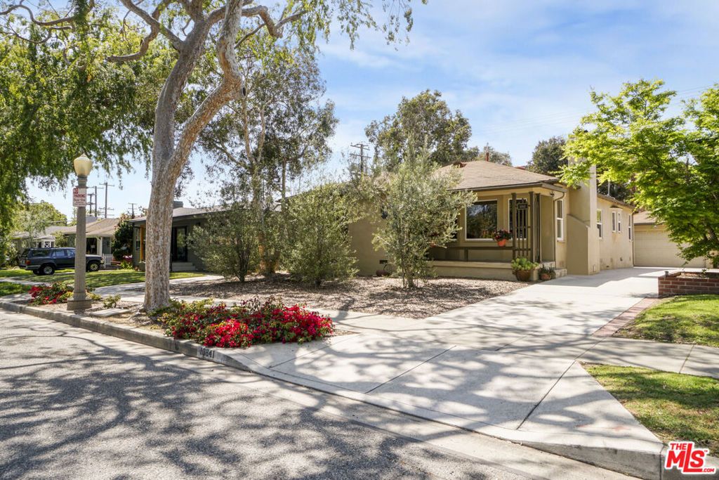 Photo of 10841 Wagner Street, Culver City, CA 90230 (MLS # 25521603)