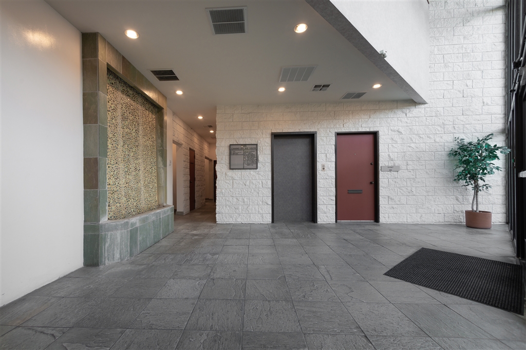 2555 Camino Del Rio South