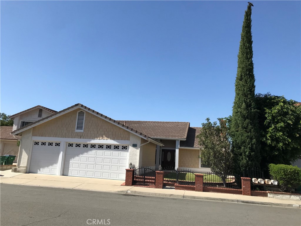 Model perfect 1 story w/ 2100+ sq. ft. offers 4 bedrooms, 2 full baths & 3 car garage. Formal living room with Fireplace and vaulted ceiling features; granite counter top in kitchen and 2 bathrooms, master suite w/ vaulted ceiling & walk-in closet; and an indoor laundry. Large cabinet in garage. Lots of Fruit Trees at the back yard. Steps to NW Community Park amenities.