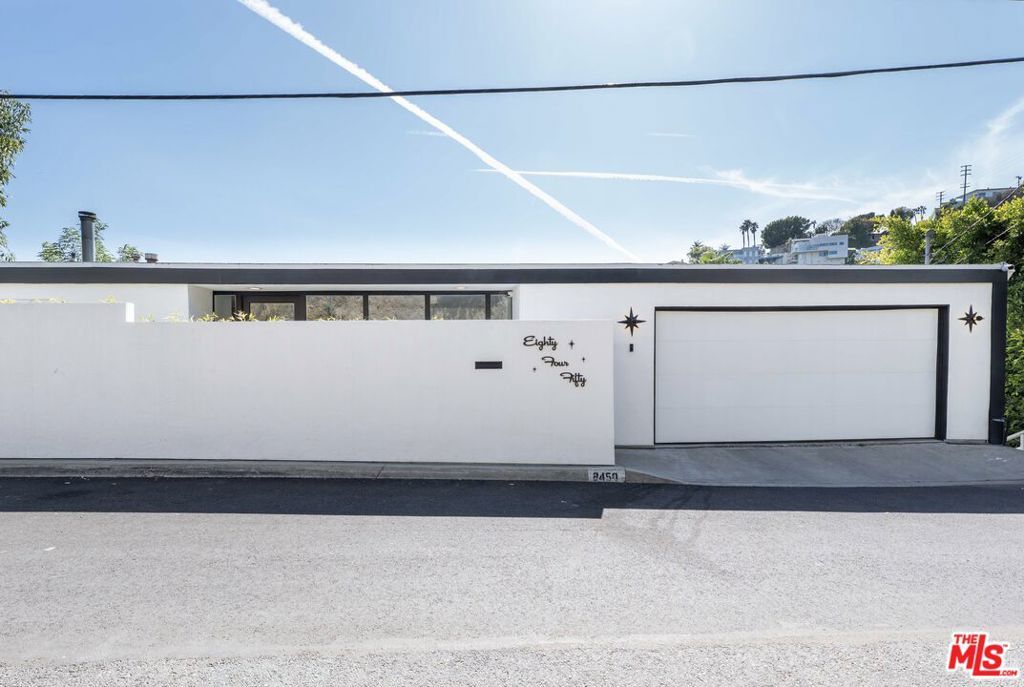 Photo of 8450 Carlton Way, Los Angeles, CA 90069 (MLS # 25529595)