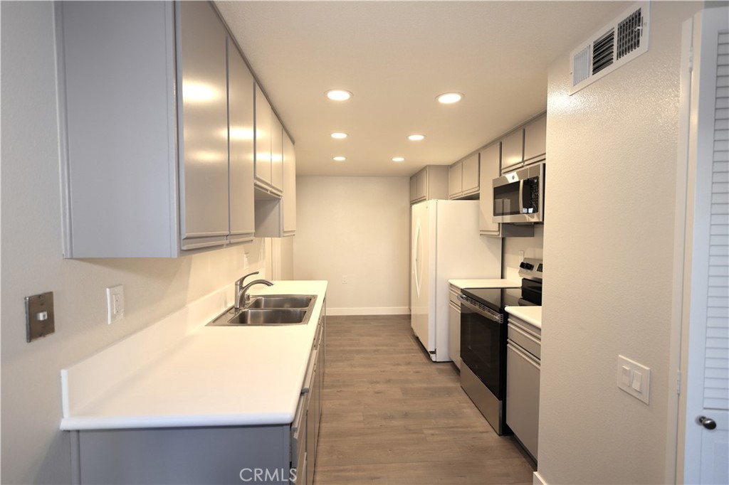 5483 Paseo Del Lago W C