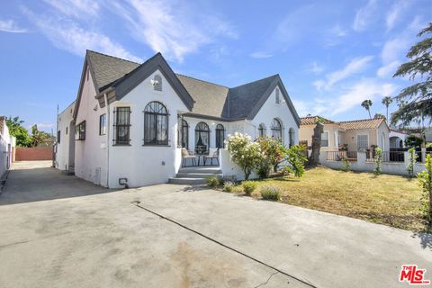 Photo of 1728 W 81st Street, Los Angeles, CA 90047 (MLS # 26829845)