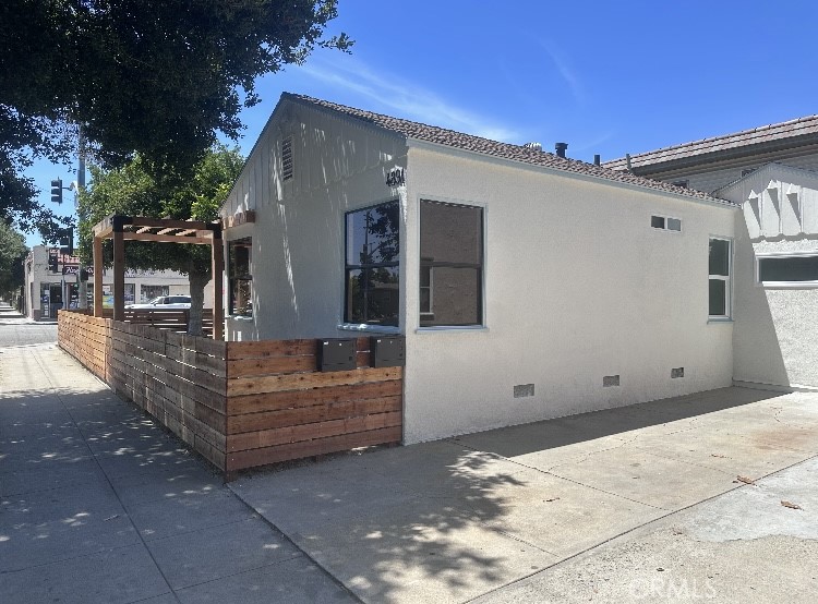 489 W Hill Street