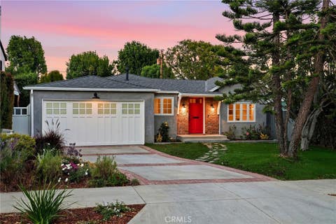 Photo of 114 N Rose ST, Burbank, CA 91505 (MLS # SR26125023)