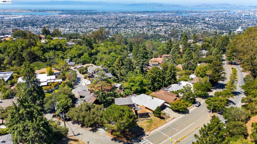 3551 Joaquin Miller Rd