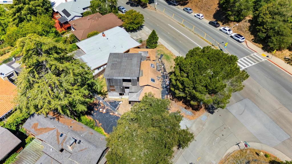 3551 Joaquin Miller Rd